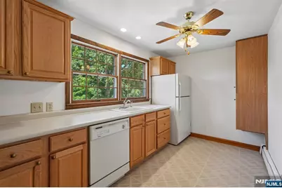 36 Page Drive, Oakland, NJ 07436 - Photo 17