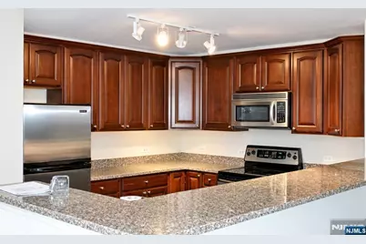 6202 City Place, Edgewater, NJ 07020 - Photo 3