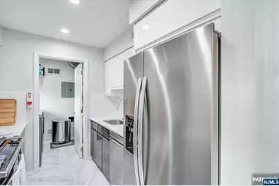 825 Riverside B202 #B202, Lyndhurst Township, NJ 07071 - Photo 11