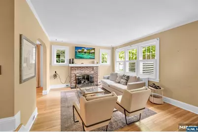 246 W Hudson Avenue, Englewood, NJ 07631 - Photo 5