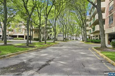 200 Grand Cove Way 2C #2C, Edgewater, NJ 07020 - Photo 5