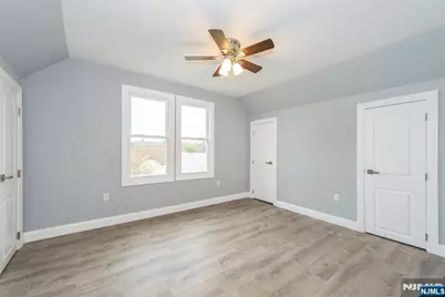 31 Mulberry Street, Elmwood Park, NJ 07407 - Photo 9