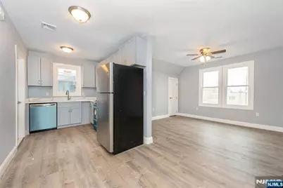 31 Mulberry Street, Elmwood Park, NJ 07407 - Photo 3