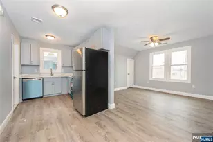 31 Mulberry St, Elmwood Park, NJ 07407 - Photo 3