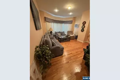 735 7th Street, Secaucus, NJ 07094 - Photo 9