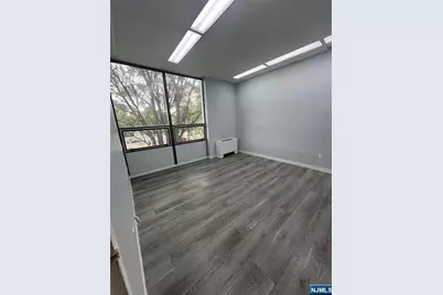 10 Stuyvesant Avenue 2 #2, Lyndhurst Township, NJ 07071 - Photo 3