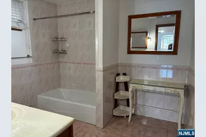 703 Teneyck Avenue 1 #1, Lyndhurst Township, NJ 07071 - Photo 13