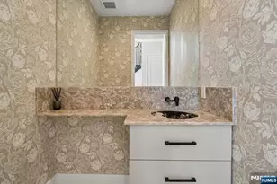 29 Roslyn Ave, Englewood Cliffs, NJ 07632 - Photo 23