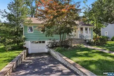 984 Crystal Lake Terrace, Franklin Lakes, NJ 07417 - Photo 3