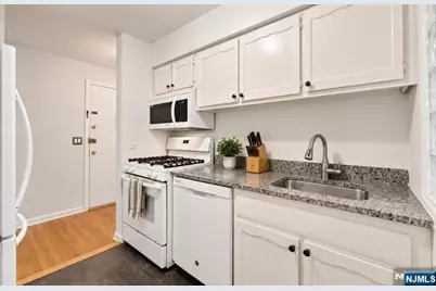 605 Grove Street, Clifton, NJ 07013 - Photo 13