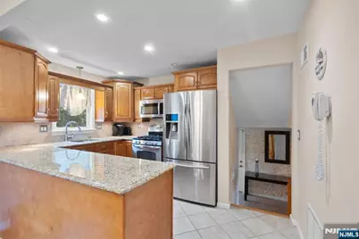 8 Vanderbilt Place, North Arlington, NJ 07031 - Photo 7