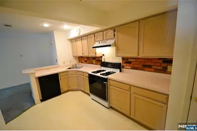 4 Collura Lane L095 #L095, Clifton, NJ 07012 - Photo 11