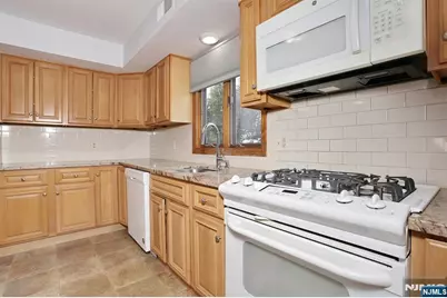 401 3rd A #A, Carlstadt, NJ 07072 - Photo 11