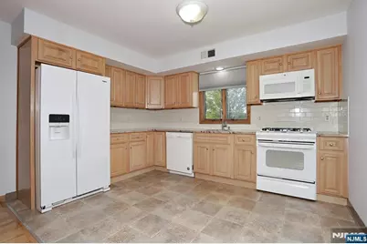 401 3rd A #A, Carlstadt, NJ 07072 - Photo 9