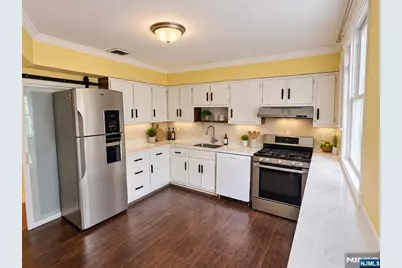 235 Elm Avenue 1 #1, Teaneck Township, NJ 07666 - Photo 5
