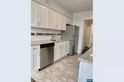 464 Gorge Road 3C #3C, Cliffside Park, NJ 07010 - Photo 5