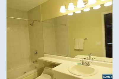 402 Penn Court, Edgewater, NJ 07020 - Photo 11