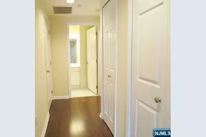 402 Penn Court, Edgewater, NJ 07020 - Photo 13