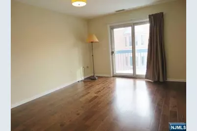 402 Penn Court, Edgewater, NJ 07020 - Photo 9
