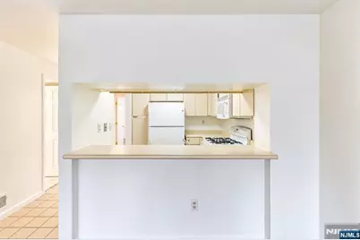 311 Hancock Court 311 #311, Edgewater, NJ 07020 - Photo 11