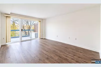311 Hancock Court 311 #311, Edgewater, NJ 07020 - Photo 13