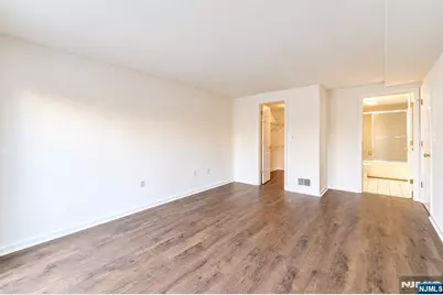 311 Hancock Court 311 #311, Edgewater, NJ 07020 - Photo 15