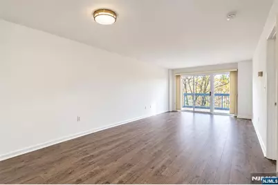 311 Hancock Court 311 #311, Edgewater, NJ 07020 - Photo 5