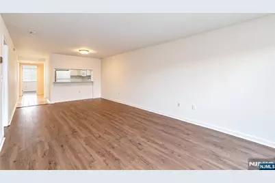 311 Hancock Court 311 #311, Edgewater, NJ 07020 - Photo 9