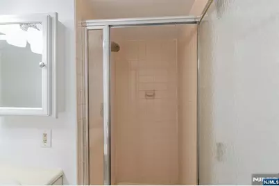 311 Hancock Court 311 #311, Edgewater, NJ 07020 - Photo 21