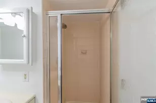 311 Hancock Ct 311, Edgewater, NJ 07020 - Photo 21