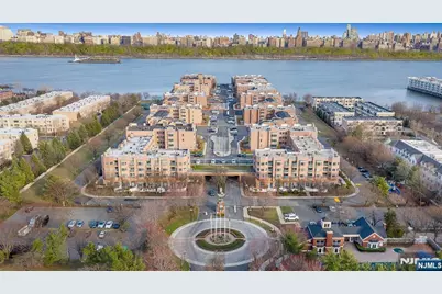 311 Hancock Court 311 #311, Edgewater, NJ 07020 - Photo 1