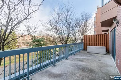 311 Hancock Court 311 #311, Edgewater, NJ 07020 - Photo 7