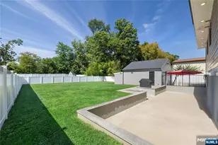331 Elmwood Dr, Paramus, NJ 07652 - Photo 27