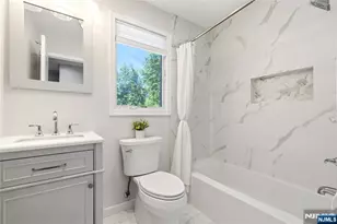 331 Elmwood Dr, Paramus, NJ 07652 - Photo 15