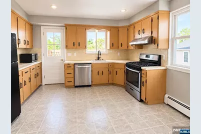 257 Desoto Place, Cliffside Park, NJ 07010 - Photo 3