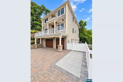 574 Preakness Avenue 1 #1, Haledon, NJ 07508 - Photo 1