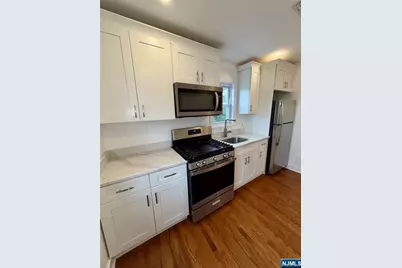 35 Orchard Street 2nd Floor #2nd Floor, Ridgefield Park, NJ 07660 - Photo 3