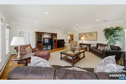52 Robinhood Avenue, Closter, NJ 07624 - Photo 5