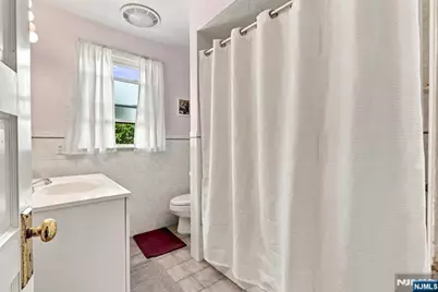 25 Edward Street, Bergenfield, NJ 07621 - Photo 27
