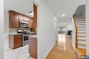 124 Panorama Dr, Edgewater, NJ 07020 - Photo 3