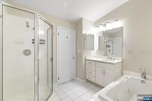 124 Panorama Dr, Edgewater, NJ 07020 - Photo 19