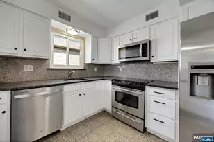 2413 Hammett Ave, Fort Lee, NJ 07024 - Photo 15
