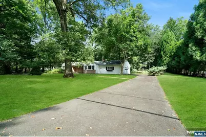 15 Pinehill Drive, Upper Saddle River, NJ 07458 - Photo 3