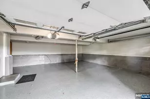 23 Hampshire Rd, Paramus, NJ 07652 - Photo 25