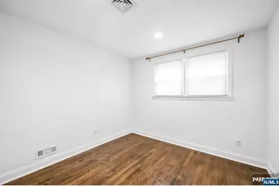 23 Hampshire Road, Paramus, NJ 07652 - Photo 17