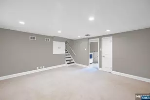 23 Hampshire Rd, Paramus, NJ 07652 - Photo 23
