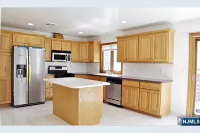 330 Lincoln Avenue, Fort Lee, NJ 07024 - Photo 3