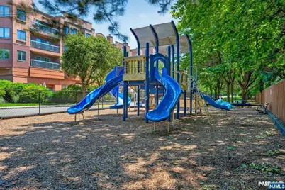 502 Livingston Court N502 #N502, Edgewater, NJ 07020 - Photo 19