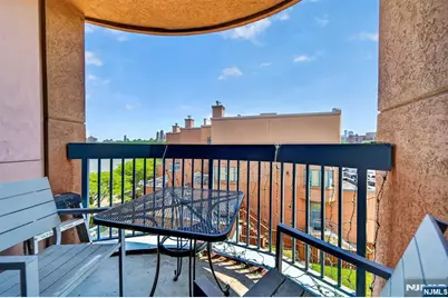 502 Livingston Court N502 #N502, Edgewater, NJ 07020 - Photo 17