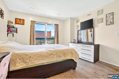502 Livingston Court N502 #N502, Edgewater, NJ 07020 - Photo 9